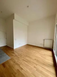 Location Location grand studio Levallois Perret + terrasse