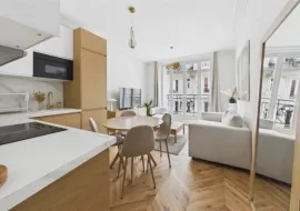 A Fully Renovated Apartment Near Champ-de-Mars – 7th Arrondissement Paris 7e