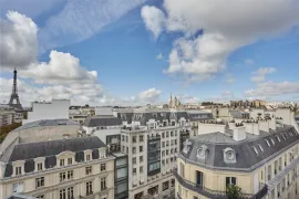 Location A Breathtaking View – Avenue Montaigne