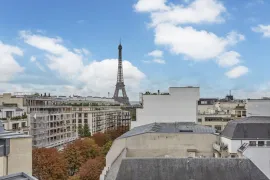 Location A Breathtaking View – Avenue Montaigne