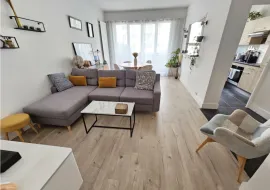 Location A Bright Dual-Aspect Residence with Furnished Balcony, near Batignolles