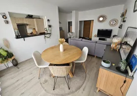 A Bright Dual-Aspect Residence with Furnished Balcony, near Batignolles Paris 17e