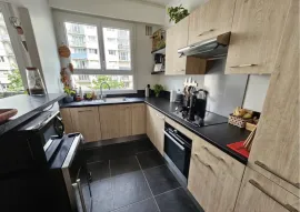 Location A Bright Dual-Aspect Residence with Furnished Balcony, near Batignolles