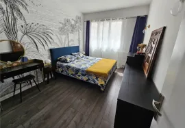 Location A Bright Dual-Aspect Residence with Furnished Balcony, near Batignolles