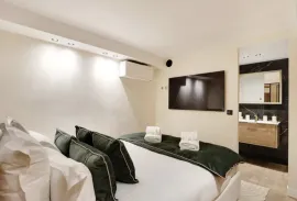 Location A Renovated Furnished Apartment on Rue Saint André des Arts