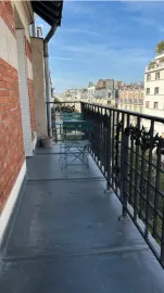 Location A Haussmann-Style Residence with Terrace and Panoramic Views in Convention
