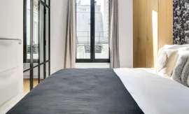 Location A Bright Two-Room Apartment Near Saint-Germain-des-Prés