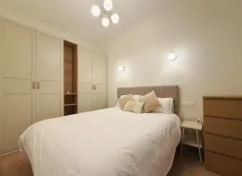 Location A Newly Renovated Studio Near the Arc de Triomphe