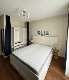 Location Beautifully Renovated Dual-Aspect Residence on Cours de Vincennes