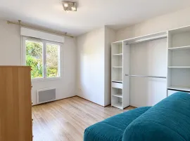 Vente Maison de plain-pied 4 chambres avec piscine sur 1 000 m²