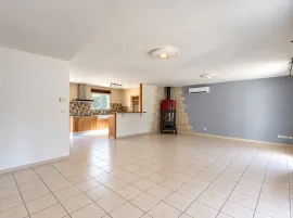 Vente Maison de plain-pied 4 chambres avec piscine sur 1 000 m²