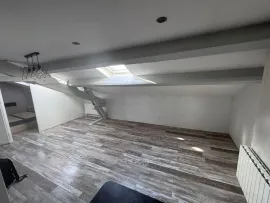 Location T3 atypique sous les toits avec du caractère
