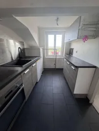 Location T3 atypique sous les toits avec du caractère