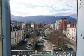 Beau T2 meublé 42m² rénové et clair Grenoble