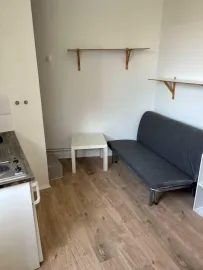 Location Loue chambre de bonne meublée (9m², Paris)