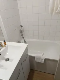 Location Studios rénovés 20 m2 / Maison des chercheurs