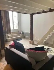 Location Beau F1BIS meublé Rue Saint Patrice avec parking