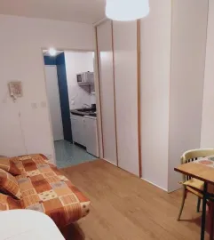 Location Beau studio 19 m² meublé et rénové à Nantes