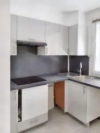 Location Bel appartement rénové, ensoleillé et lumineux