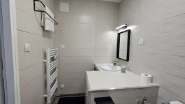 Location Charmant studio meublé, entièrement neuf