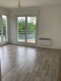 Location Appartement avec balcon + parking