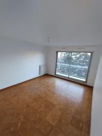 Location Location vide grand T2  très lumineux à Vincennes