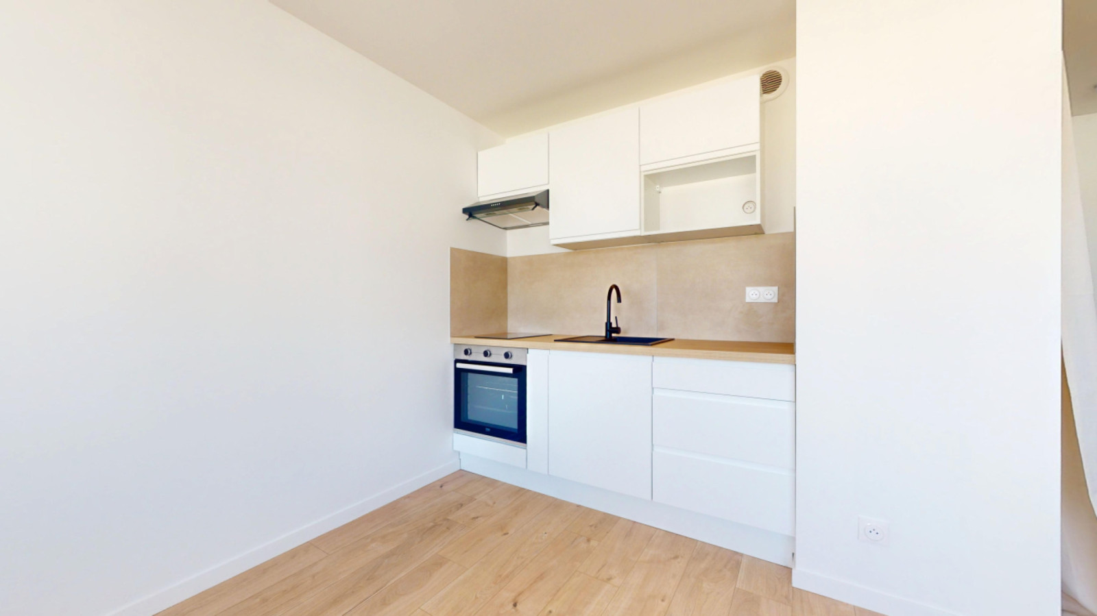 Location Location 23.77m² 
