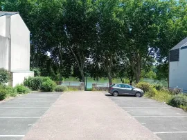 Location Studio angers 21m2.
Au calme bord de Maine.
