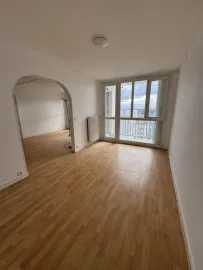 Location Spacieux appartement T5 avec balcon