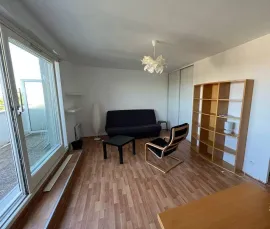 Location Studio meublé rénové 33 m² avec terrasse de 7m²