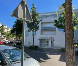 Location Studio meublé rénové 33 m² avec terrasse de 7m²