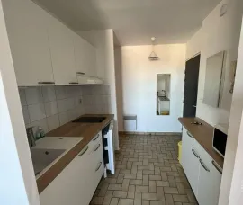 Location Studio meublé rénové 33 m² avec terrasse de 7m²