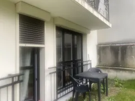 Location Grand studio avec terrasse et jardin