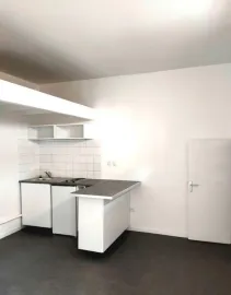 Location T1 19m² + TERRASSE - PLACE DUPUY