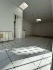 Location Studio 30m² de plain pied entièrement repeint