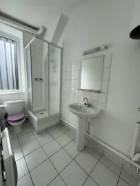 Location Studio 30m² de plain pied entièrement repeint