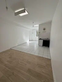 Studio 30m² de plain pied entièrement repeint Nantes