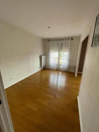 T4 transversant de 101 m2 Vénissieux