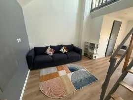 Location Studio avec mezzanine meublé