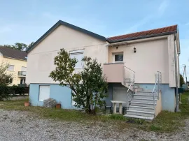 Location F2 en rez de chaussée 45m2 entièrement rénové