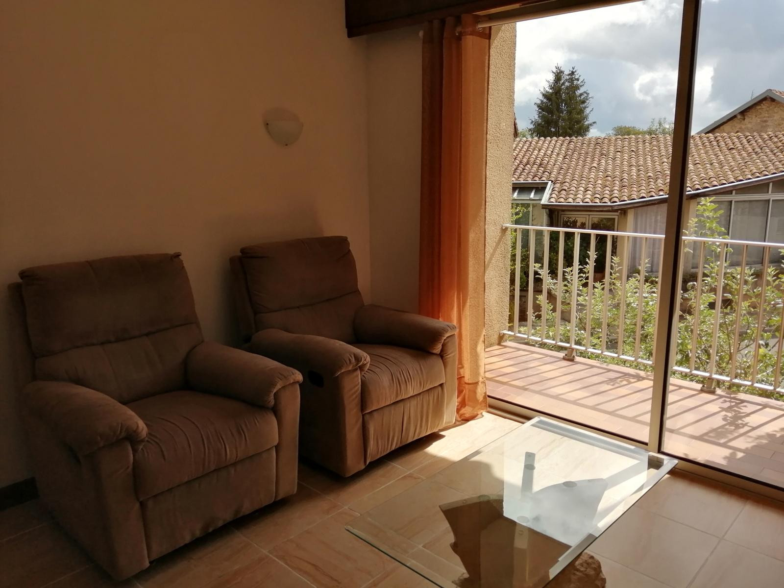 Location T2 bis dans petit immeuble