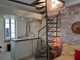 Location Maison meublée 50m² intramuros avec cour et balcon
