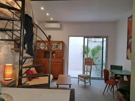 Maison meublée 50m² intramuros avec cour et balcon Avignon