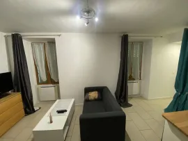 Location Studio dans maison de ville