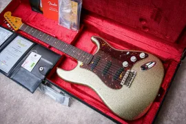 Instruments de musique GUITARE FENDER'62 réédition Stratocaster 