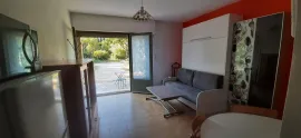 Location Studio dans propriété privée clôturée