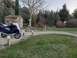 Location Studio dans propriété privée clôturée